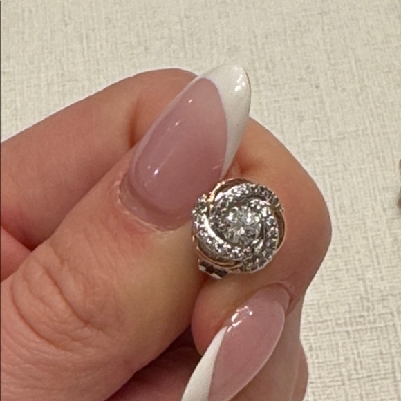 BELLA LUCE White Cubic Zirconia Rhodium 18k
Rose Gold Over Bronze Stud Earrings - Picture 3 of 4